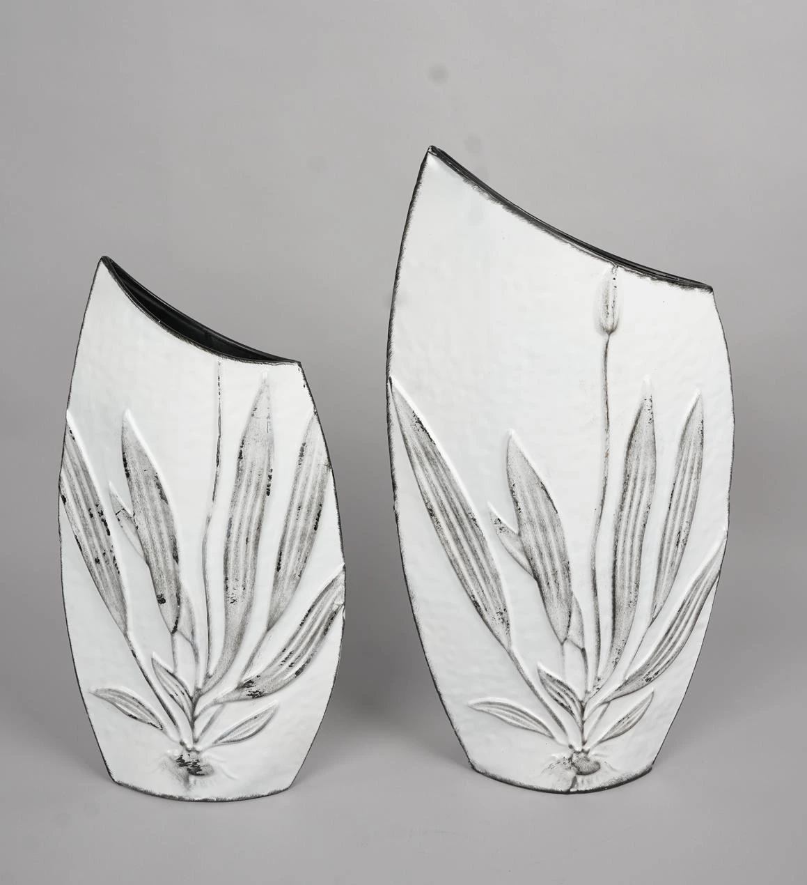 Metal Vase Flat Oval With Leaves Set Of 2 30x12x55/25x11x45cm